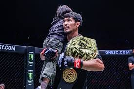 7胜破咒！肘伤缠身的郑钦文为何能硬刚TOP10？